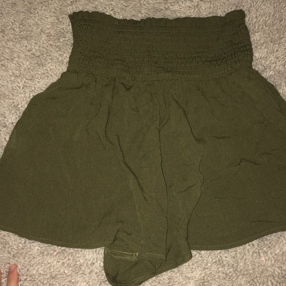 Missguided khaki shorts (selling top as well)NEW